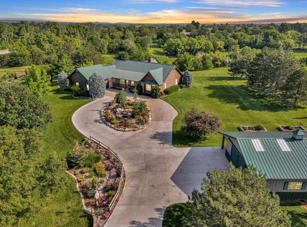 1406 Pondview Ln, McPherson, KS 67460