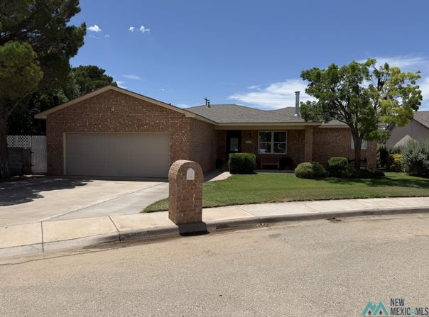 2103 W Currier Avenue, Artesia, NM 88210-3010