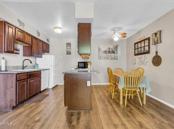 1440 N IDAHO Road, Apache Junction, AZ 85119