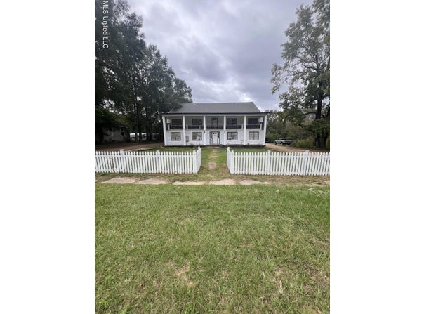 301 W Marion Avenue, Crystal Springs, MS 39059