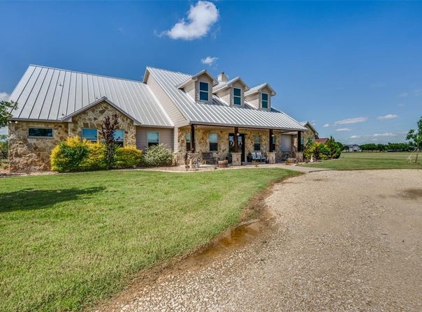 221 Cattle Trail, Tioga, TX 76271