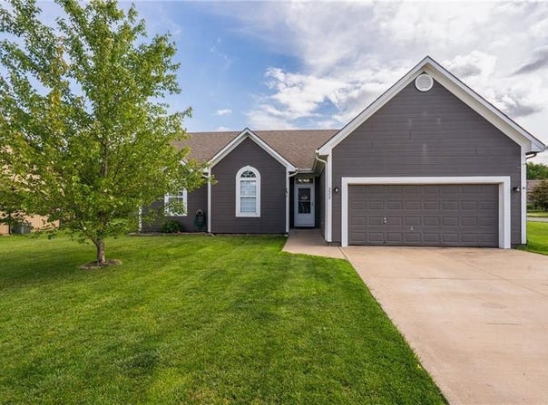 222 Prairie Lane, Wellsville, KS 66092