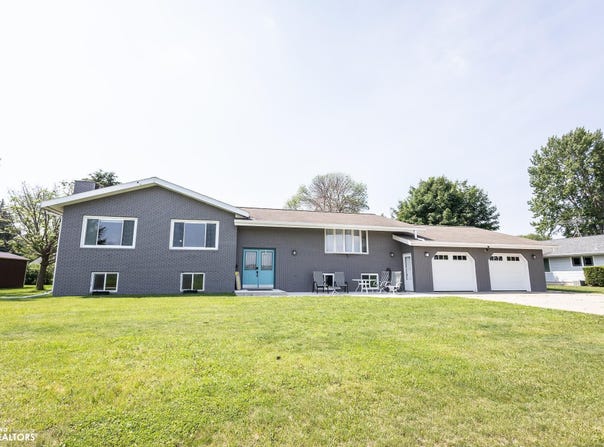 912 9Th Street NE, Belmond, IA 50421
