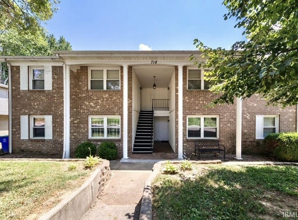 718 Village Lane, Newburgh, IN 47630