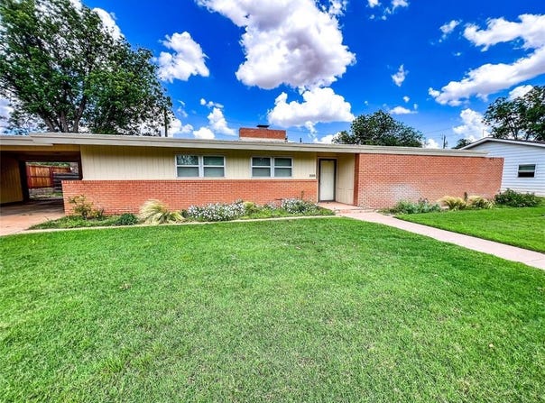 220 N 15th Avenue, Munday, TX 76371