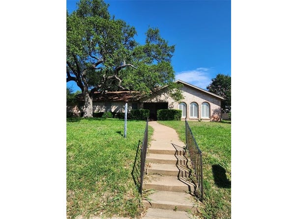 1117 Knotty Oaks Drive, Woodway, TX 76712