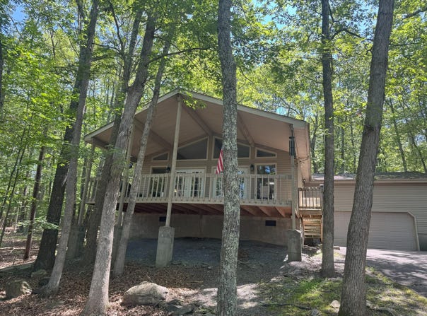 1113 Kensington Drive, East Stroudsburg, PA 18301