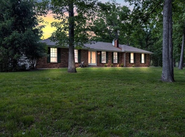 4 Oakwood Estates, Wright City, MO 63390