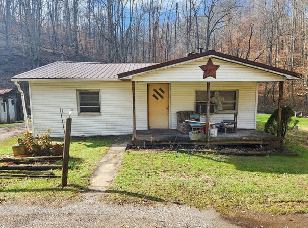 9881 KY RT 172, Flat Gap, KY 41219