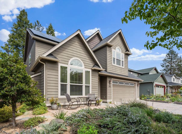 1821 Summer Place, Talent, OR 97540