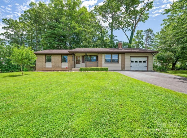 131 Maywood Road, Hendersonville, NC 28792