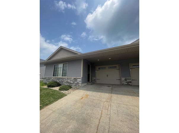 112 Wild Rose Ln, Solon, IA 52333