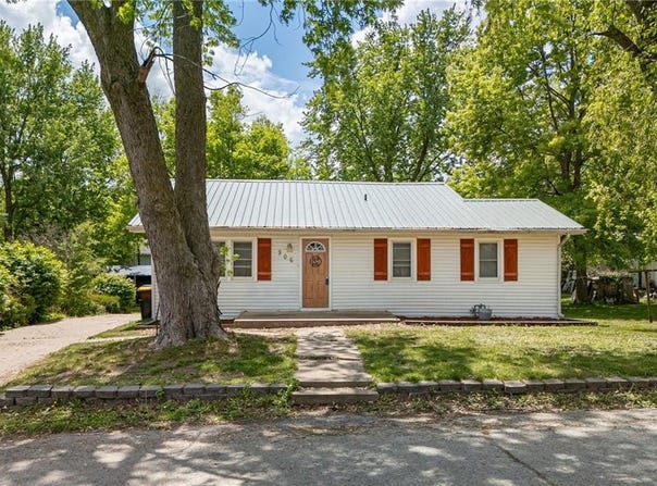 906 W Pearl Street, Savannah, MO 64485