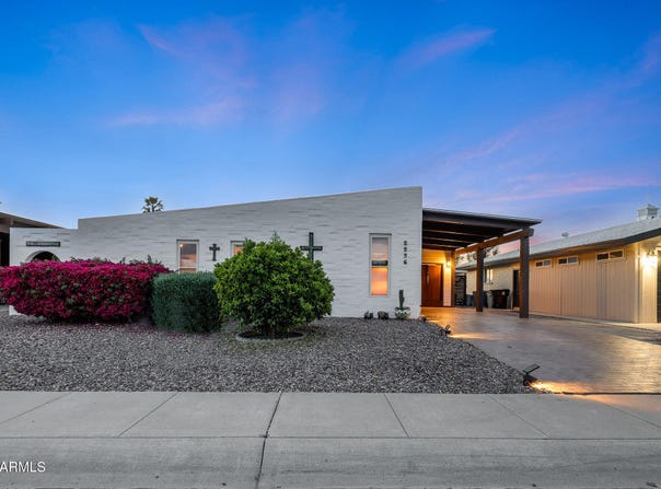 2236 N MIDDLECOFF Drive, Mesa, AZ 85215