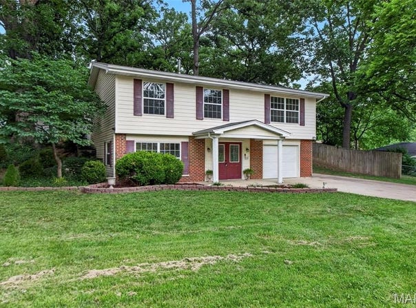 711 Montbrook Drive, O'Fallon, MO 63366
