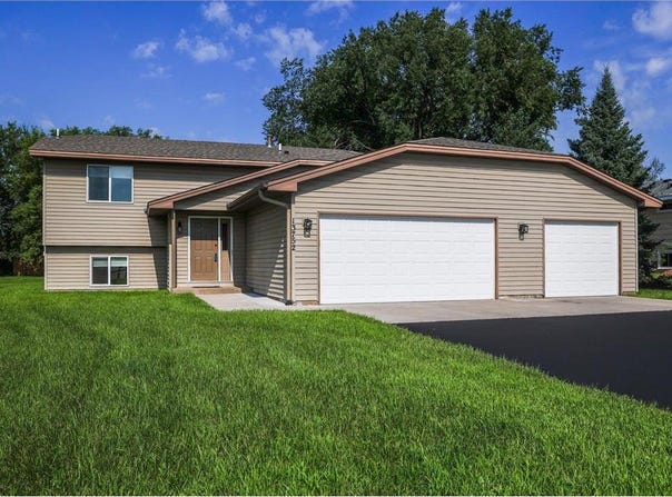 13752 Round Lake Boulevard NW, Andover, MN 55304