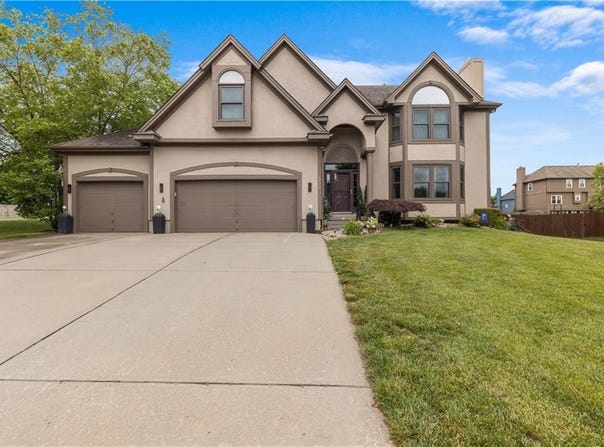 4022 SW Flintrock Drive, Lee's Summit, MO 64082