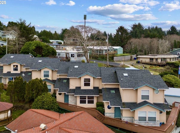 250 SE COAST GUARD DR, Depoe Bay, OR 97341