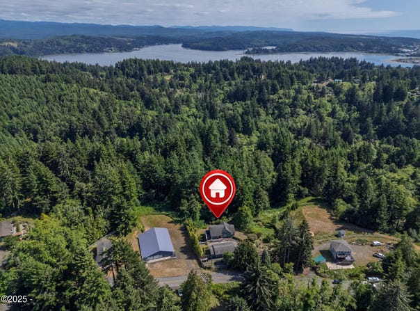 932 NE Newport Heights Drive, Newport, OR 97365