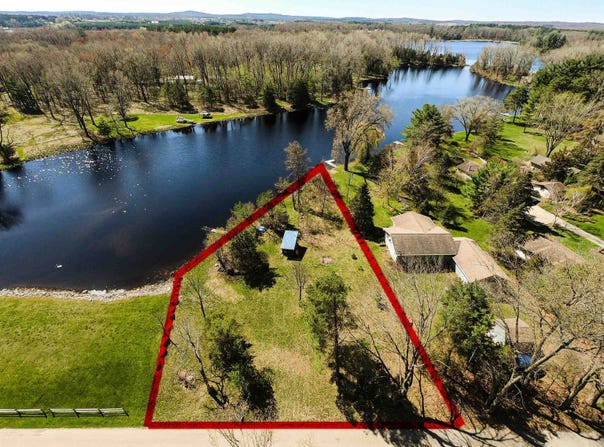 FOX Road, MONTELLO, WI 53949