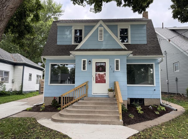 315 S GATES Street, OAKLAND, IA 51560