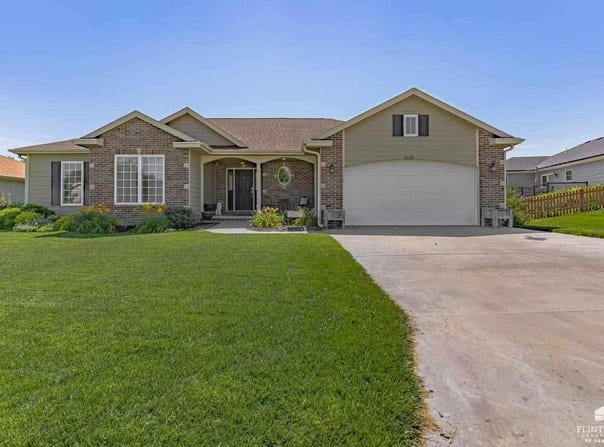 6125 Brookes Way, Manhattan, KS 66502