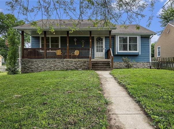 2 E Virginia Street, Paola, KS 66071