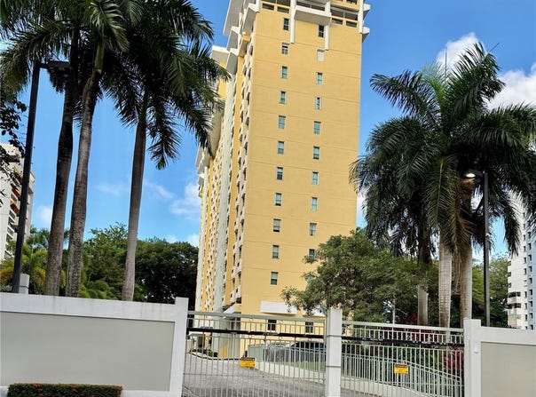 J-8 AVENIDA SAN PATRICIO, GUAYNABO, 00968