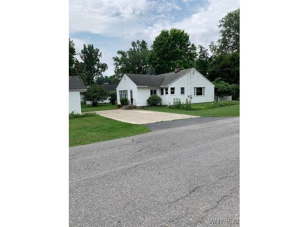 4441 E E Overlook Drive, Clarence, NY 14221