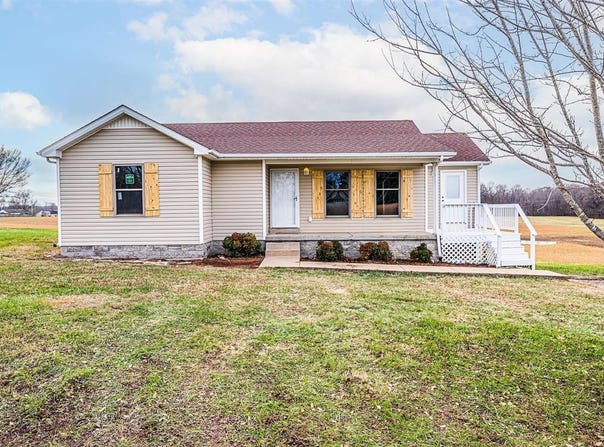 8497 Bowling Green Road, Scottsville, KY 42164