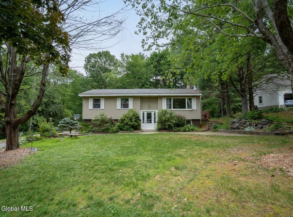1709 Julianne Drive, Schodack, NY 12033