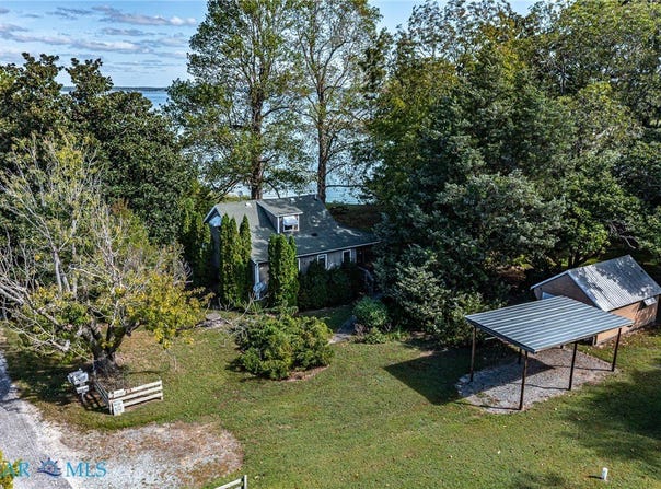 810 Long Point Lane, Topping, VA 23169