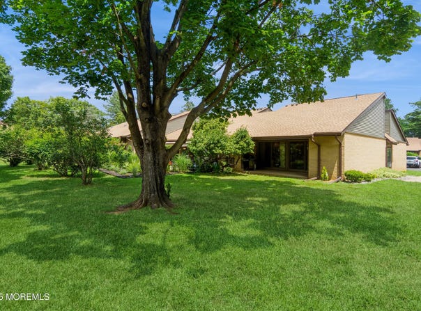 7 Danbury Court, Red Bank, NJ 07701