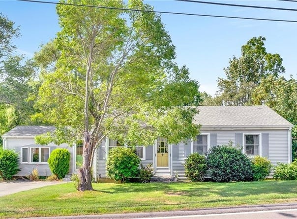 24 Schoolhouse Road, Warren, RI 02885