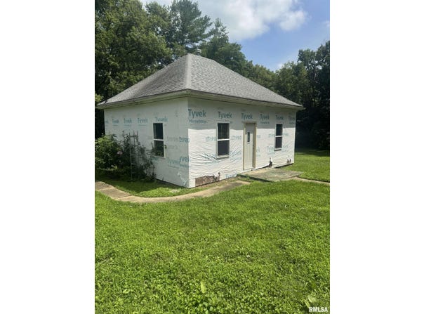306 S Wood Street, Athens, IL 62613