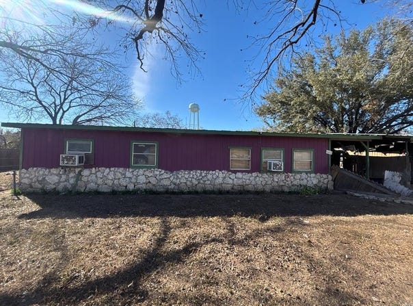 663 Second St, Quemado, TX 78852