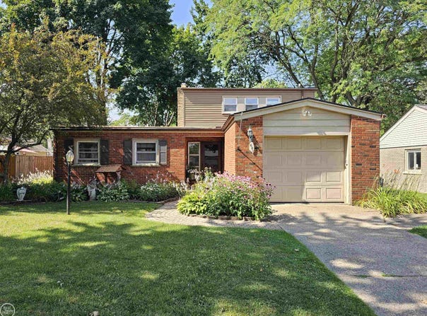 681 N Esplanade, Mount Clemens, MI 48043