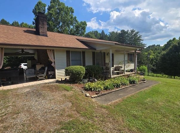 809 Wingfield Orchard Rd, Martinsville, VA 24112