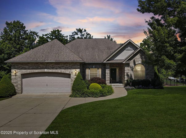 207 Marcaby Lane, Clarks Summit, PA 18411