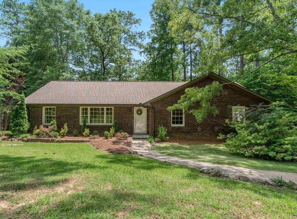 2438 GAWAIN DRIVE, HOOVER, AL 35226