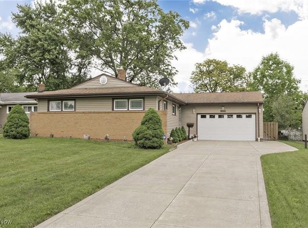 4938 N Sedgewick Road, Lyndhurst, OH 44124