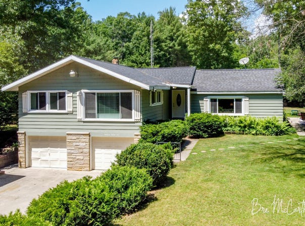 1926 Fir Avenue, Holton, MI 49425