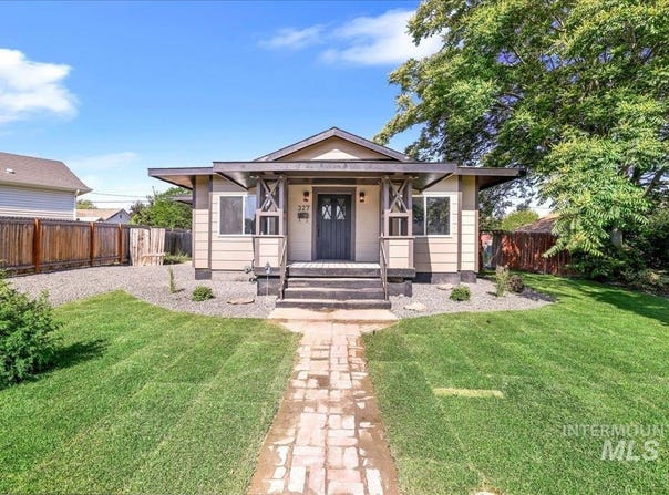 327 Adams St, Twin Falls, ID 83301