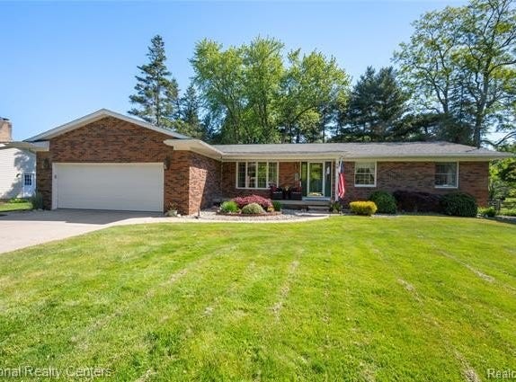 16 Lakeridge Drive, Adrian Twp, MI 49221