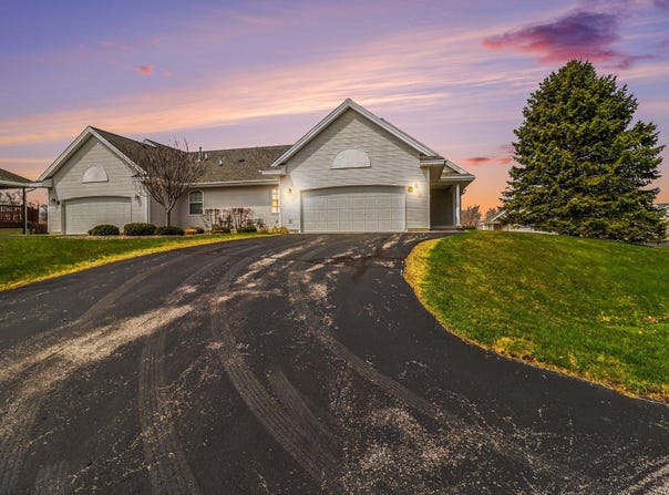 210 S Lighthouse Way, Manistee, MI 49660