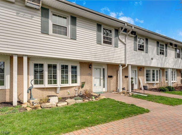 13 Meadowlawn Drive, Mentor, OH 44060