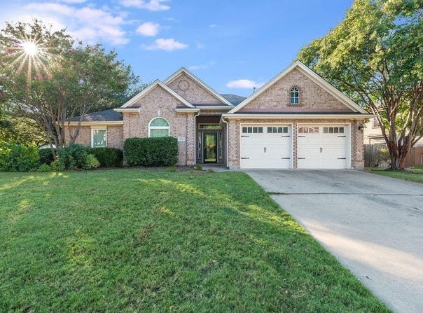2950 Golfing Green Court, Burleson, TX 76028