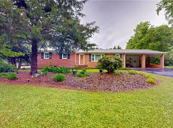 4211 VILLAGE Drive, Trinity, NC 27370