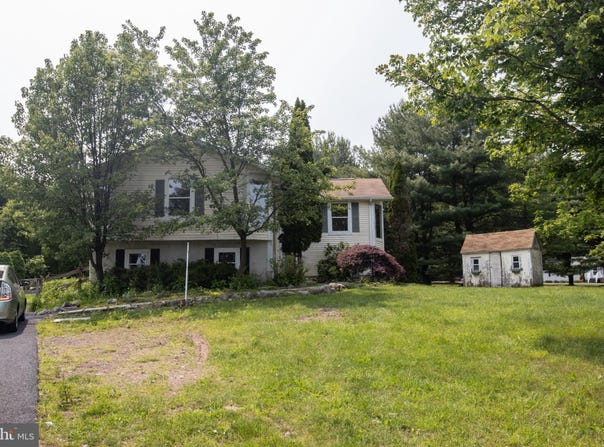 1158 CUSTER DRIVE, AUBURN, PA 17922