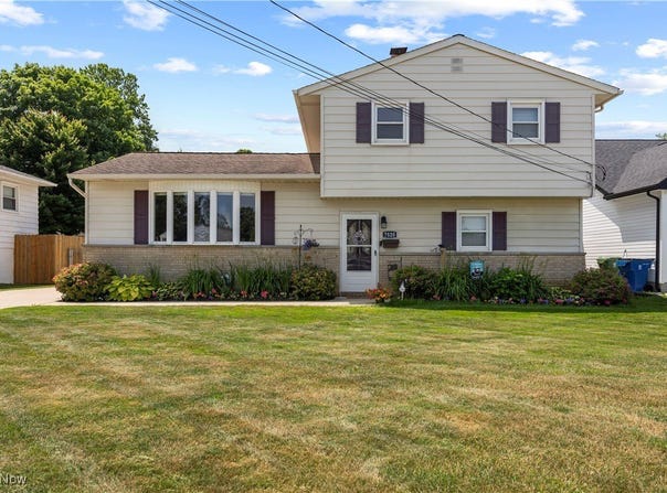 7520 Goldenrod Drive, Mentor on the Lake, OH 44060